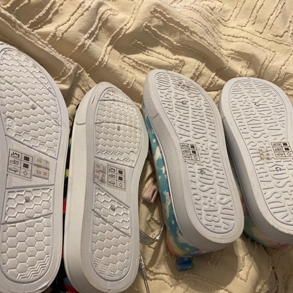 Size 3 girls shoes - Picture 2 of 3